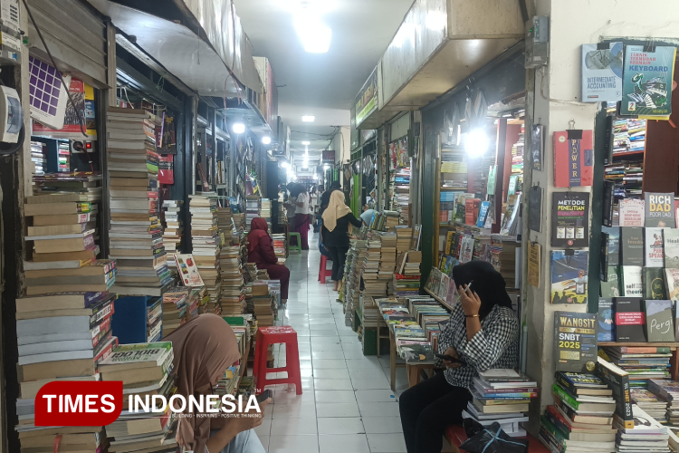 Pasar Buku Wilis Malang Tetap Ramai Di Era Digital Apa Rahasianya Pasar Buku Wilis Malang Tetap Ramai Di Era Digital Apa Rahasianya