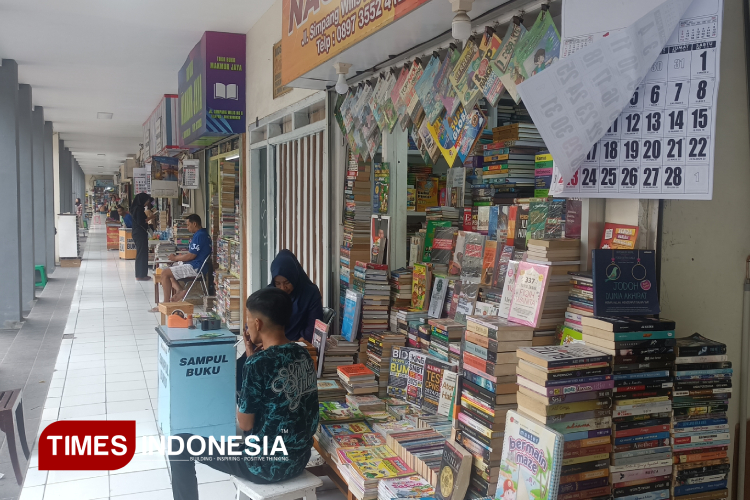 Pasar Buku Wilis Malang Tetap Ramai di Era Digital, Apa Rahasianya?