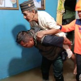 Respon Cepat Banjir Gresik, BPBD Jatim Bantu Evakuasi Warga dan Serahkan Bantuan