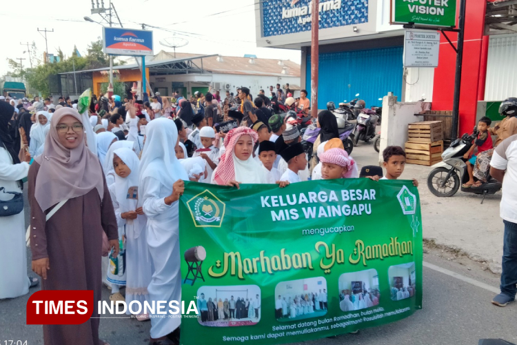 Umat Islam Kota Waingapu menggelar pawai keliling menyambut bulan Ramadan 2025/1446 H.(FOTO: Habibudin/TIMES Indonesia)