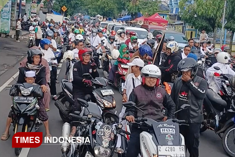 Ribuan warga Kota Banjar antusias ikuti pawai tarhib guna menyambut bulan suci Ramadan 1446H. (FOTO: Susi/TIMES Indonesia)