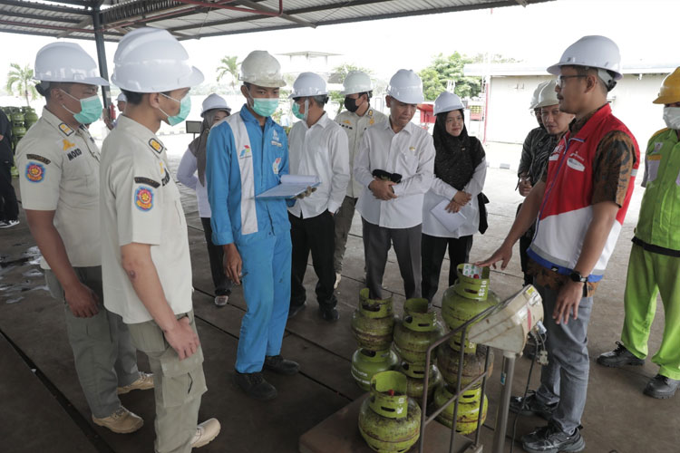 Tim gabungan ketika melakukan sidak ketersediaan gas elpiji 3 kg di Wilayah Sleman. (Foto: Humas Kominfo Sleman for TIMES Indonesia)