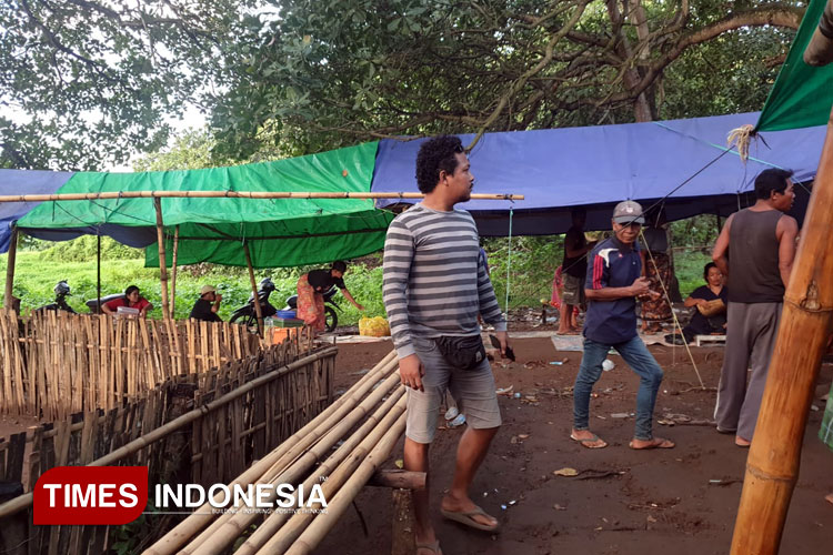 Anggota Satreskrim Polres KLU bubarkan judi sabung ayam di Sambik Bangkol, Gangga. (Foto : Humas Polres untuk TIMES Indonesia)