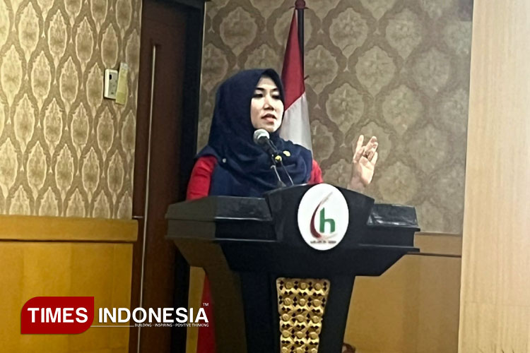 Anggota Komite III DPD RI, Dr. Lia Istifhama M.E.I saat menjadi Keynote Speaker dalam seminar Jalin Silaturahmi antara RS Haji Prov. Jatim dan Penyelenggara Ibadah Haji Khusus di RS Haji Prov. Jatim (Foto: Dok. Lia Istifhama/TIMES Indonesia )