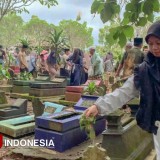 Tradisi Nyekar Bersama di Dusun Ngijo, Ngawi Menyambut Ramadan 2025