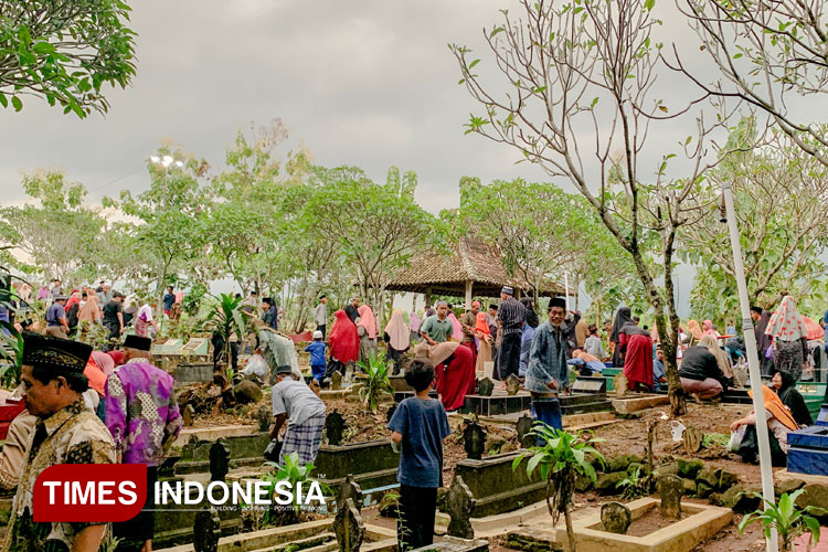 Tradisi-Nyekar-Jelang-Ramadan.jpg