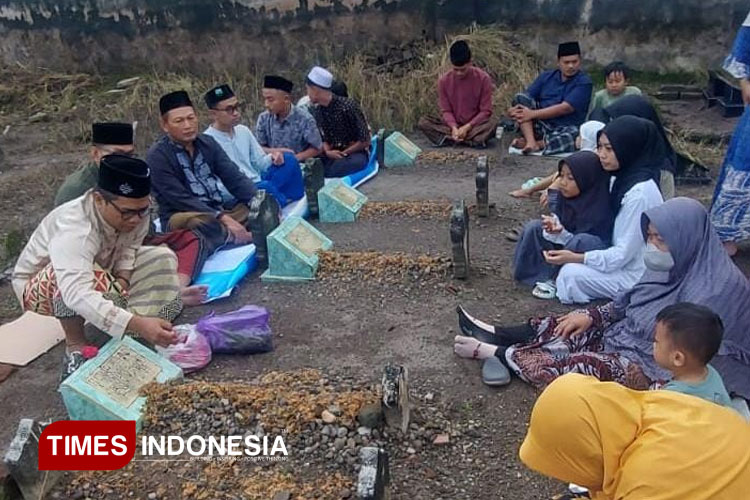 Wajib Tahu, Inilah Dalil Manfaat Ziarah Kubur Jelang Ramadan