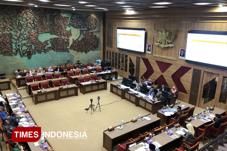 Suasana rapat Komisi X DPR RI dengan sejumlah asosiasi perguruan tinggi. (FOTO: Rafyq Panjaitan/TIMES Indonesia)