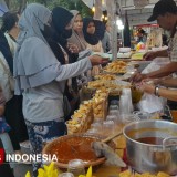 Perdana di Awal Ramadan, Bazar Kuliner di Sasana Krida Probolinggo Diserbu Pembeli