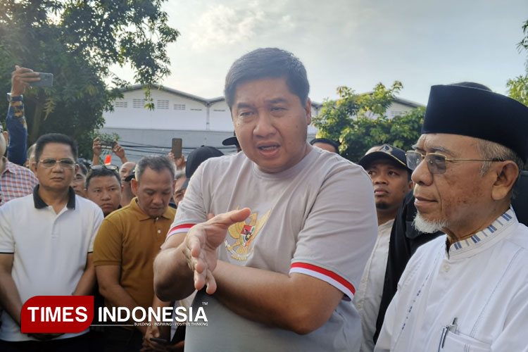 Menteri PKP Maruarar Sirait di kawasan Kapuk Muara Jakarta Utara. (FOTO: Fahmi/TIMES Indonesia)