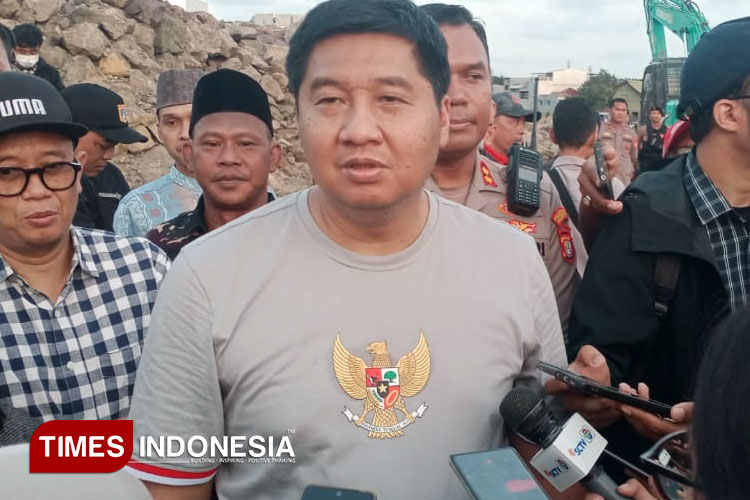 Menteri PKP Maruarar Sirait usai meninjau kembali lokasi yang menjadi masalah masyarakat Kapuk Muara Penjaringan dengan PIK. (FOTO: Fahmi/TIMES Indonesia)