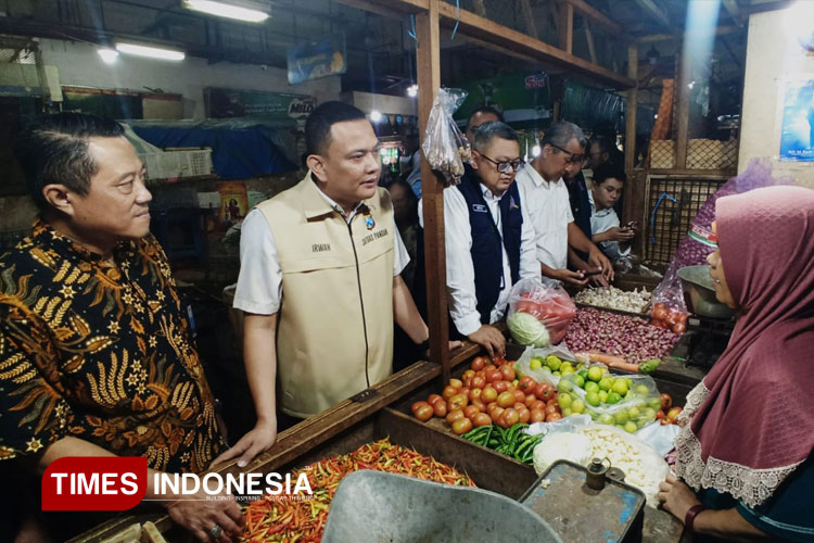 Satgas Pangan Polda Jatim Sidak Operasi Pasar Tambahrejo Surabaya. Kegiatan ini mengantisipasi kenaikan harga yang fantastis, Sabtu (1/3/2025). (Foto: Hamida Soetadji/TIMES Indonesia)