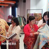 Warisan Batik Peranakan Oey Soe Tjoen Abadi Dalam Karya Buku Besutan Universitas Ciputra