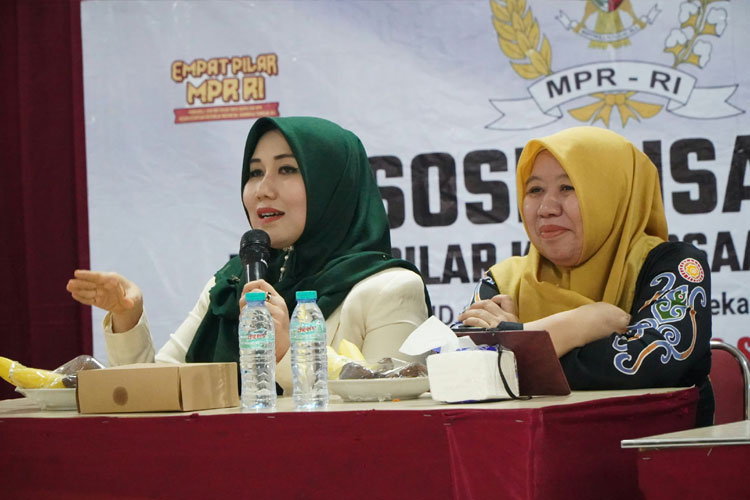 Anggota DPD RI-MPR RI dari Provinsi Jawa Timur, Dr. Lia Istifhama, M.E.I, menggelar Sosialisasi Empat Pilar Kebangsaan bersama element masyarakat Jawa Timur yang di gelar di BG Junction Surabaya (FOTO: dok Sahabat Lia)