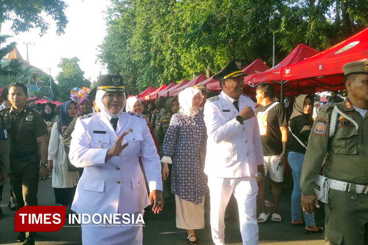 Warga Antusias Sambut Kedatangan Bupati dan Wakil Bupati Situbondo