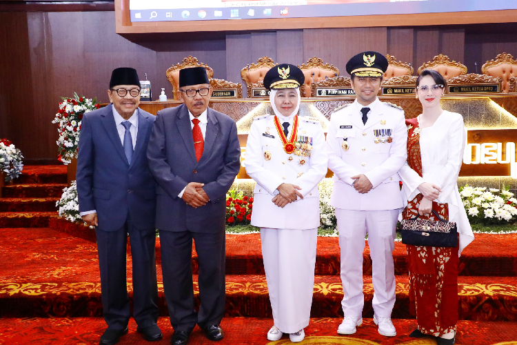 Gubernur-Jatim-Khofifah-b.jpg