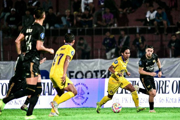 Pertandingan Persik Kediri vs Dewa United (Foto : dok Persik)