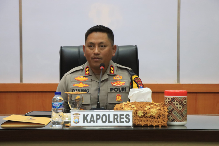 Kapolres Malang, AKBP Danang Setyo Pambudi Sukarno, memimpin rakor bersama jajaran, di Polres Malang, Senin (3/3/2025). (Foto: Humas Polres)