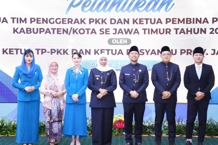 Gubernur-Jawa-Timur-Khofifah-b.jpg