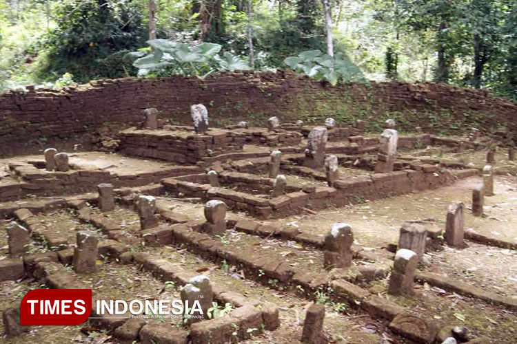 Makam-Syekh-Yahuda-Pacitan.jpg