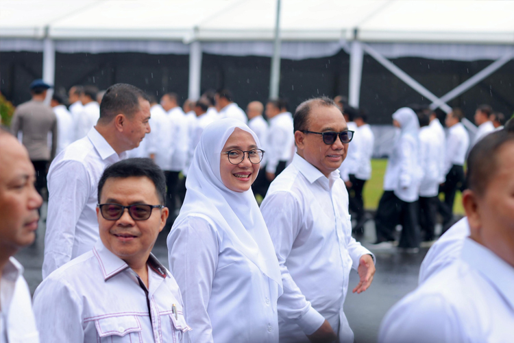 Bupati Banyuwangi, Ipuk Fiestiandani Azwar Anas bersama Wakil Bupati Banyuwangi, Mujiono saat gladih bersih pelantikan di Istana Kepresidenan. (Foto: Dok. TIMES Indonesia).