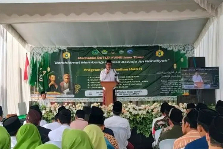 Para Dai LDNU Jatim saat silaturrahmi dan diterima masyarakat Wates (FOTO: LD NU Jatim)