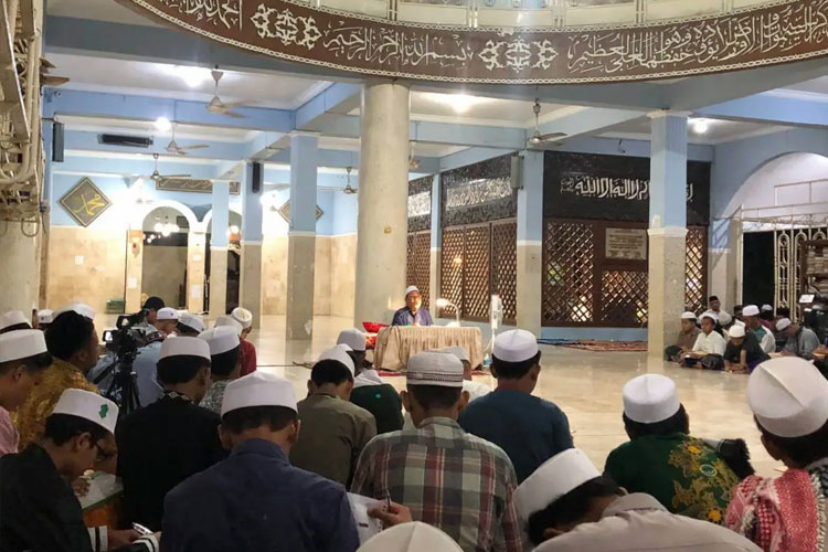 Pengajian kitab kuning di Ponpes Zainul Hasan Genggong, Kabupaten Probolinggo (FOTO: phzgenggong)