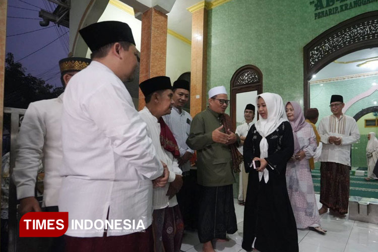 Wali Kota Mojokerto pada saat melaksanakan safari ramadan perdana. (FOTO: Dok. TIMES Indonesia)