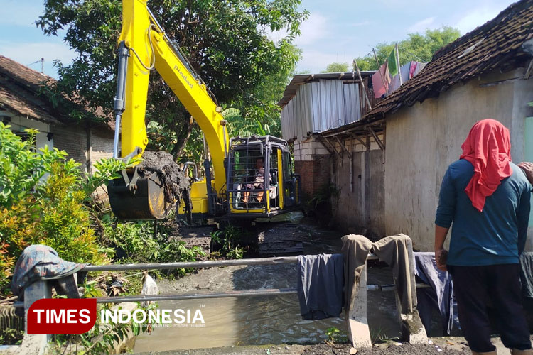 Dinas PUPR Jombang Normalisasi Sungai untuk Antisipasi Banjir