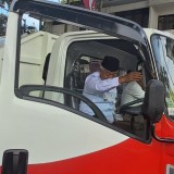 Truk Sampah Arm Roll CSR Bank Jatim, Hidrolis Bak Truk Macet Saat Dicoba Bupati Malang