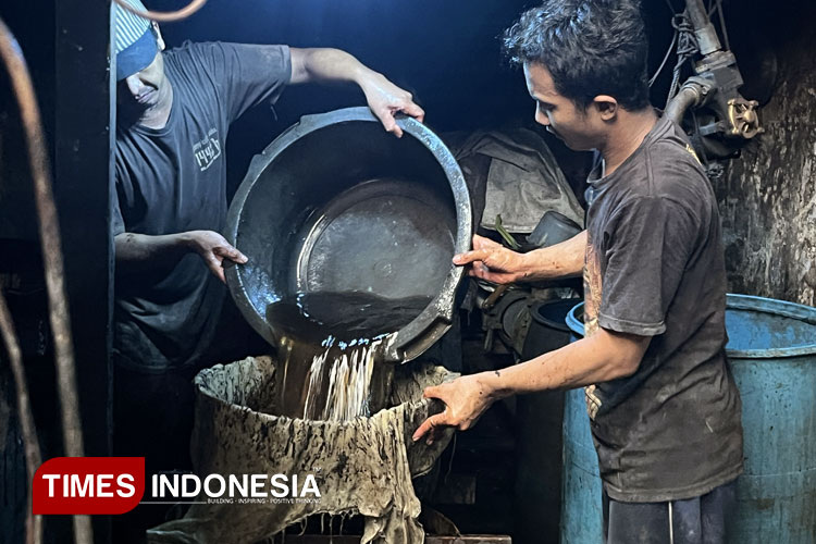 Suasana produksi cincau di Mak Cao Kota Malang. (Foto: Rizky Kurniawan Pratama/TIMES Indonesia)