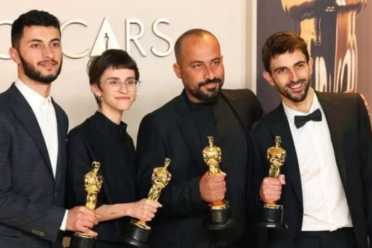 Fim-Dokumenter-Soal-Palestina-Menang-Oscar-2025-b.jpg