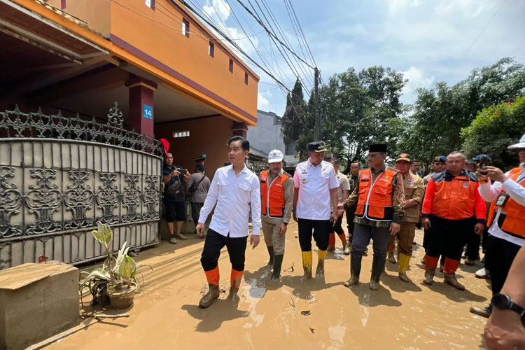 Wapres Gibran: Pengungsi Banjir Bekasi Harus Dapat Makanan dan Perawatan