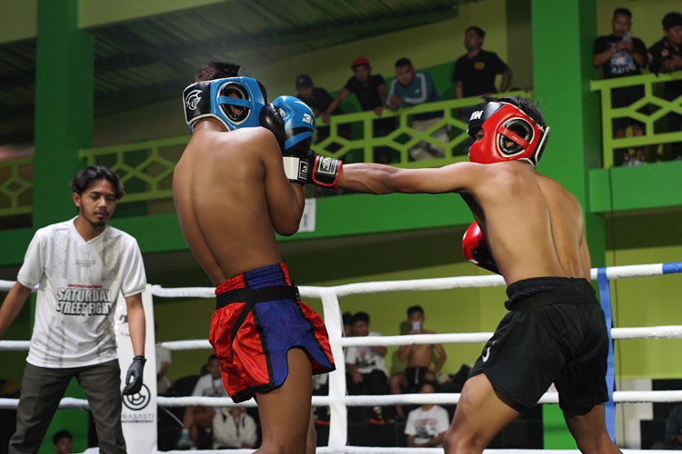 Dua Fighter Saling Adu Pukul dalam Acara Saturday Fight Volume I di Bulan September 2024. (FOTO: Dok. WSF)