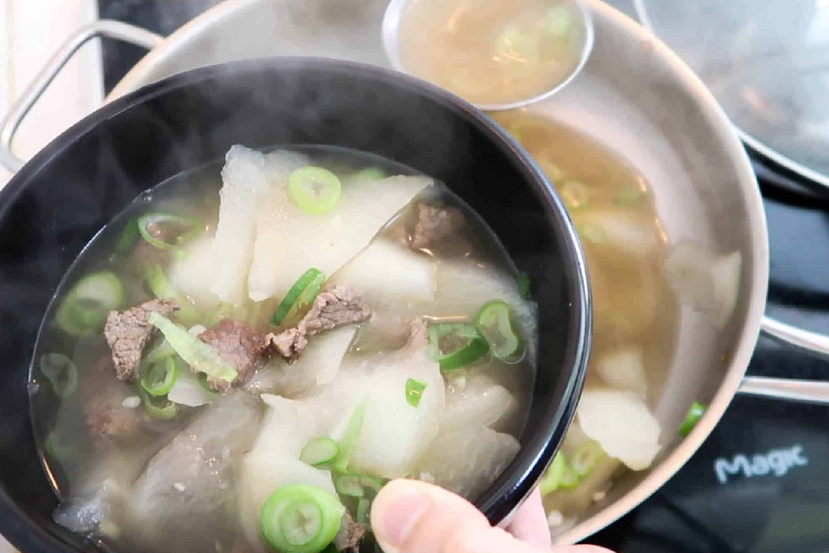 Korean Beef Radish Soup, Menu Sahur Praktis Kaya Nutrisi