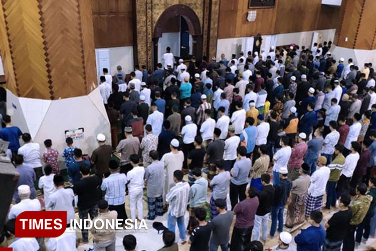 Shalat tarawih di masjid. (Foto: Dok TIMES Indonesia)