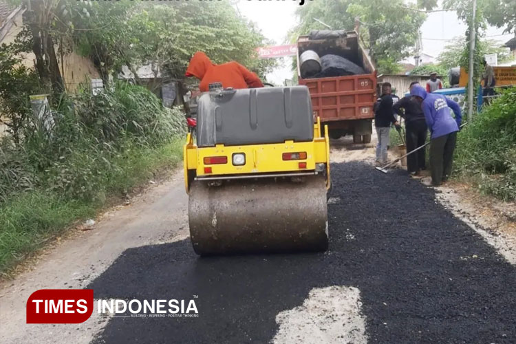 Sambut Pemudik, Pemkab Lamongan Perbaiki Jalan Berlubang dan PJU