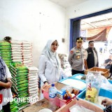 Di Banyuwangi, Polisi Blusukan Pastikan Harga Sembako Stabil