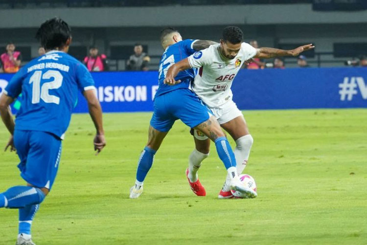 Pertandingan Persib Bandung vs Persik Kediri (FOTO: dok Persik)