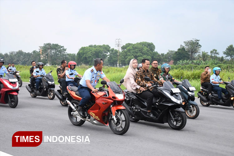 Bupati dan Wakil Bupati Purbalingga saat melakukan kunjungan ke Bandara Jenderal Besar Soedirman. (FOTO: Prokompin Purbalingga for TIMES Indonesia)