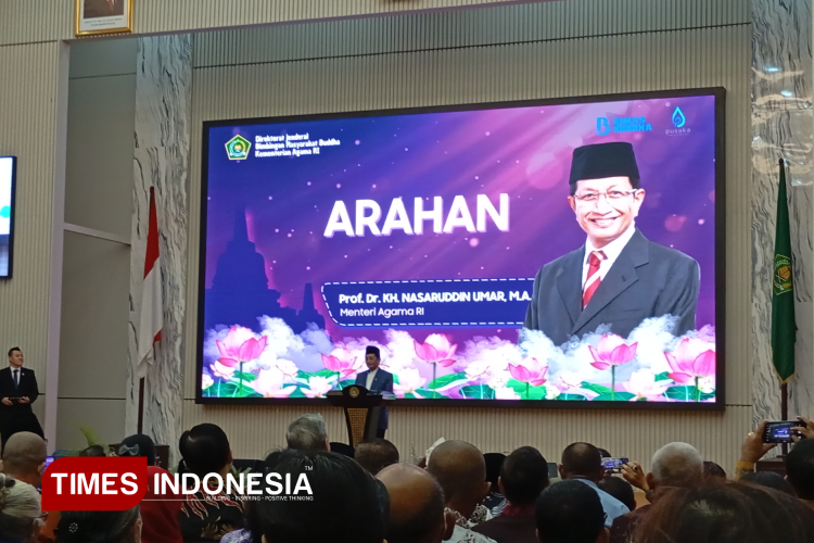 Menag Nasaruddin Umar memberikan arahan di Dialog Kerukunan Umat Buddha. (FOTO: Fahmi/TIMES Indonesia)