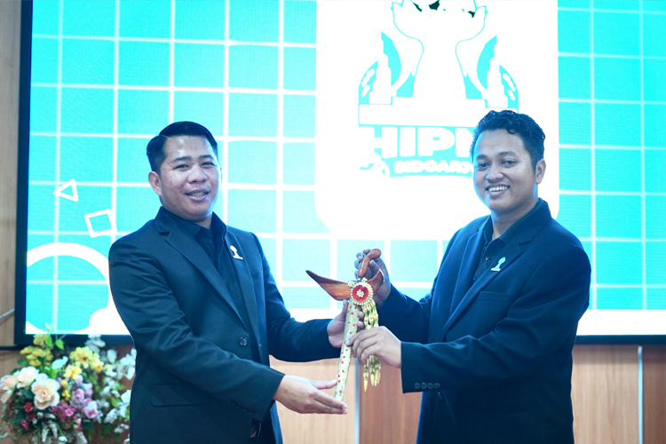 BPC HIPMI Kabupaten Sidoarjo melantik pengurus HIPMI Perguruan Tinggi (HIPMI PT) Kabupaten Sidoarjo. (Foto: Dok. HIPMI Sidoarjo)