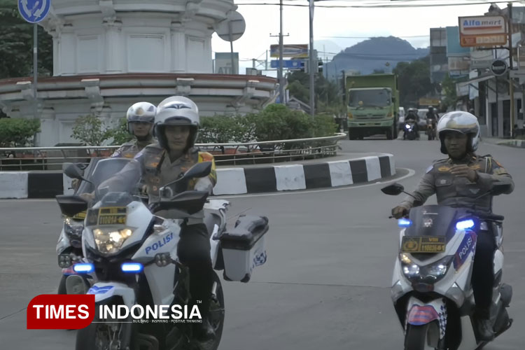 Dengan Naik Motor, Kasat Lantas Polres Majalengka Cek Jalur Arteri Mudik 2025