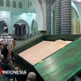 Tradisi Unik Bulan Ramadan, Tadarus Al-Quran Raksasa di Masjid Agung Baiturrahman Banyuwangi