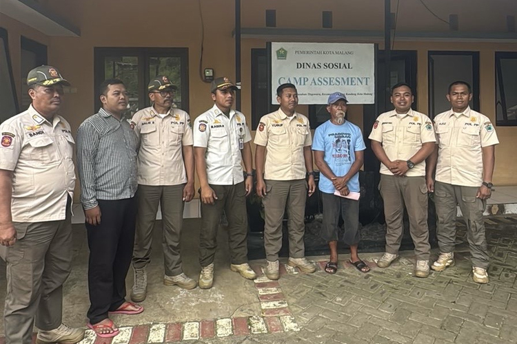 Satpol PP Kota Malang Tangkap Orang Minta Sumbangan Bermodus Kematian