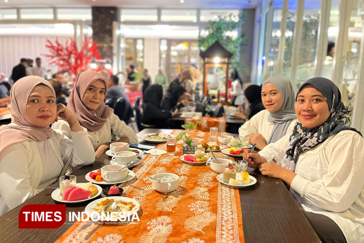 Suasana Bukber di Aston Banyuwangi. (FOTO: Fazar Dimas/TIMES Indonesia)