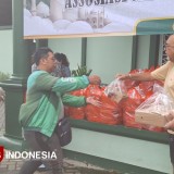 Hangatnya Toleransi di Bulan Ramadan: Masyarakat India Surabaya Bagikan 600 Paket Takjil