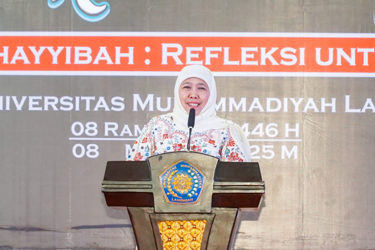 Gubernur Jatim Khofifah saat menghadiri Kajian Ramadhan 1446 H dan Buka Bersama Pimpinan Wilayah Muhammadiyah Jawa Timur di Dome Universitas Muhammadiyah Lamongan, Sabtu (8/3/2025) kemarin.(Dok.Humas Pemprov Jatim)