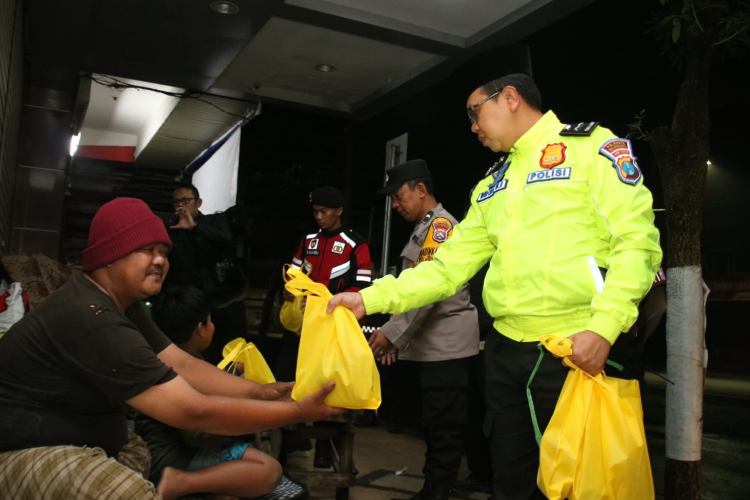 Sahur-On-The-Road-oleh-Polresta-Malang-Kota-b.jpg