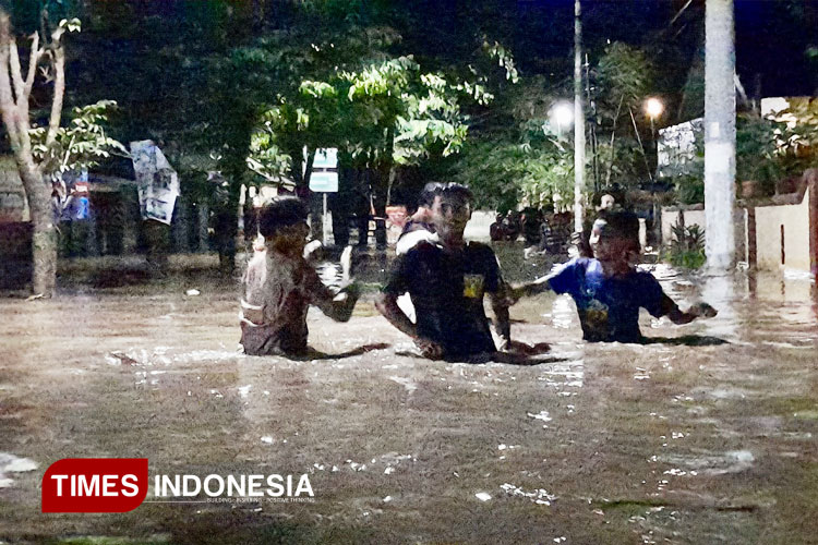 Banjir Bandang Terjang Tiga Kecamatan di Probolinggo, Ratusan Rumah dan Pesantren Terendam